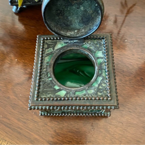 VTG Tiffany Studios ink well - bronze & swirled green stained glass marked 845 - Picture 3 of 10
